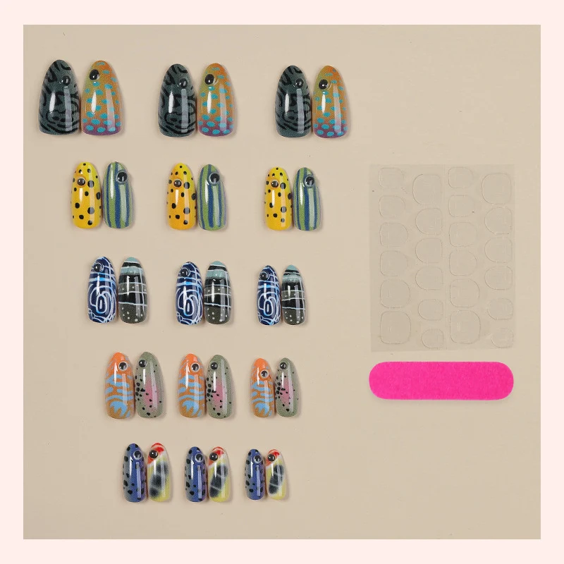 Kunstnagelset mit maritimen Fischdesign Karnz