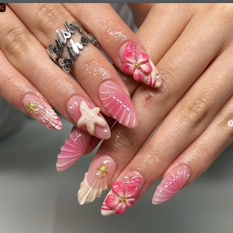 Kunstnagelset mit maritimem Muschel- und Blumenmotiv Karnz