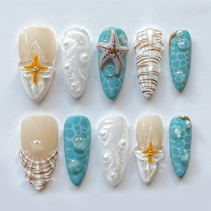 Kunstnagelset mit maritimem Design und verspielten Akzenten Karnz