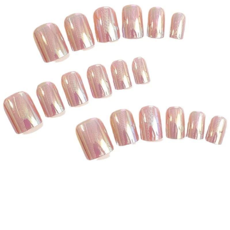 Kunstnagelset mit luxuriösen Kristallakzenten Karnz