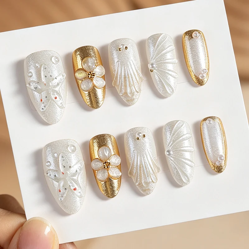 Kunstnagelset mit luxuriösen Glitzerverzierungen Karnz