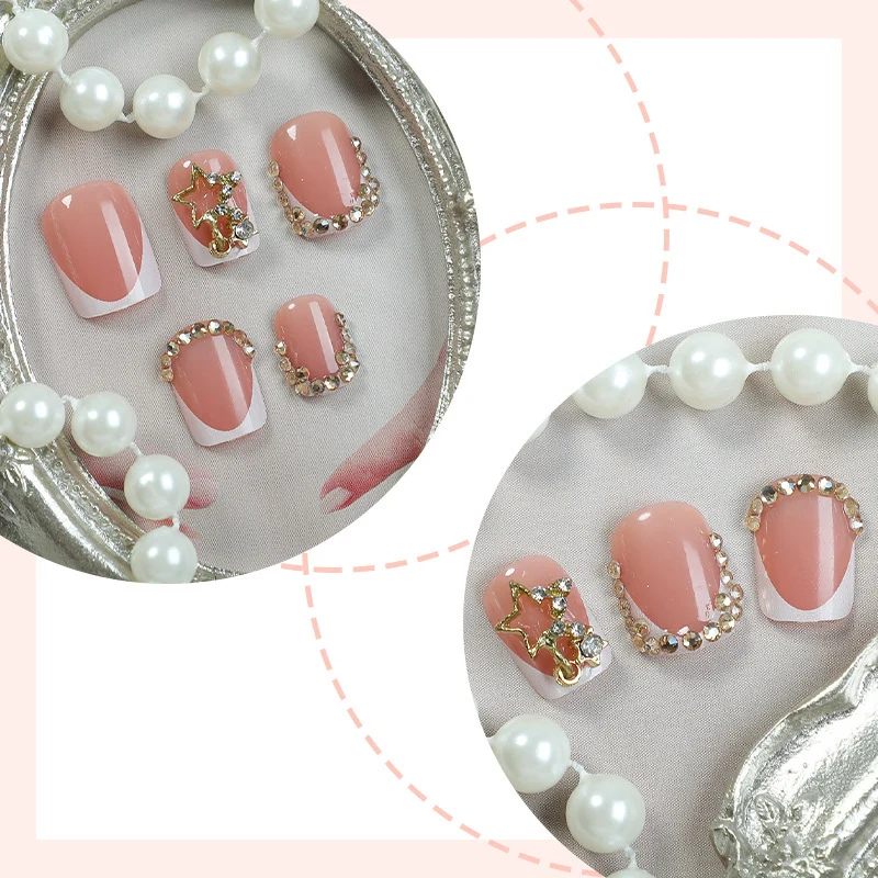 Kunstnagelset mit luxuriösen Glitzer- und Floralverzierungen Karnz
