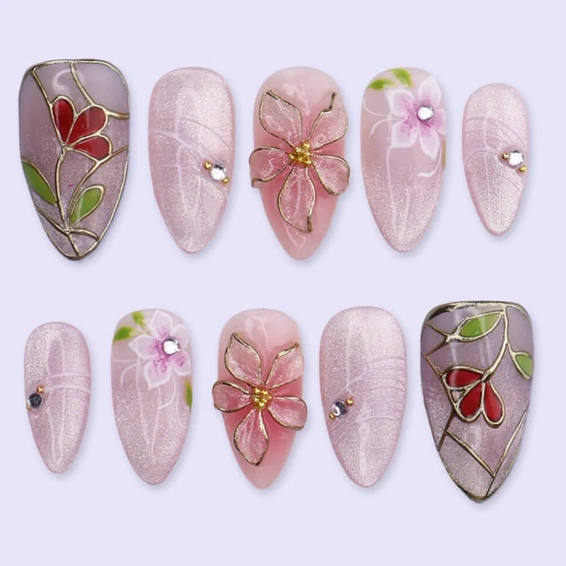 Kunstnagelset mit luxuriösen floralen Designs und Glitzerakzenten Karnz