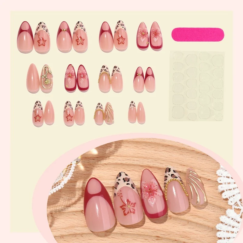 Kunstnagelset mit luxuriösen floralen 3D-Verzierungen Karnz
