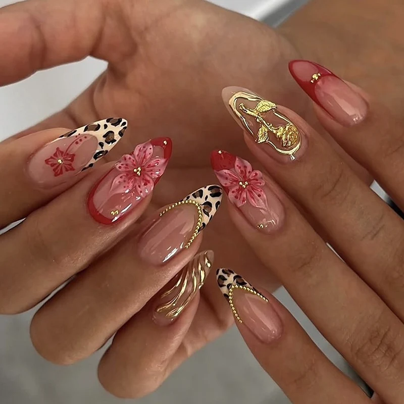 Kunstnagelset mit luxuriösen floralen 3D-Verzierungen Karnz