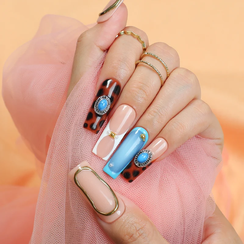 Kunstnagelset mit luxuriösen Design-Elementen und kreativen Akzenten Karnz