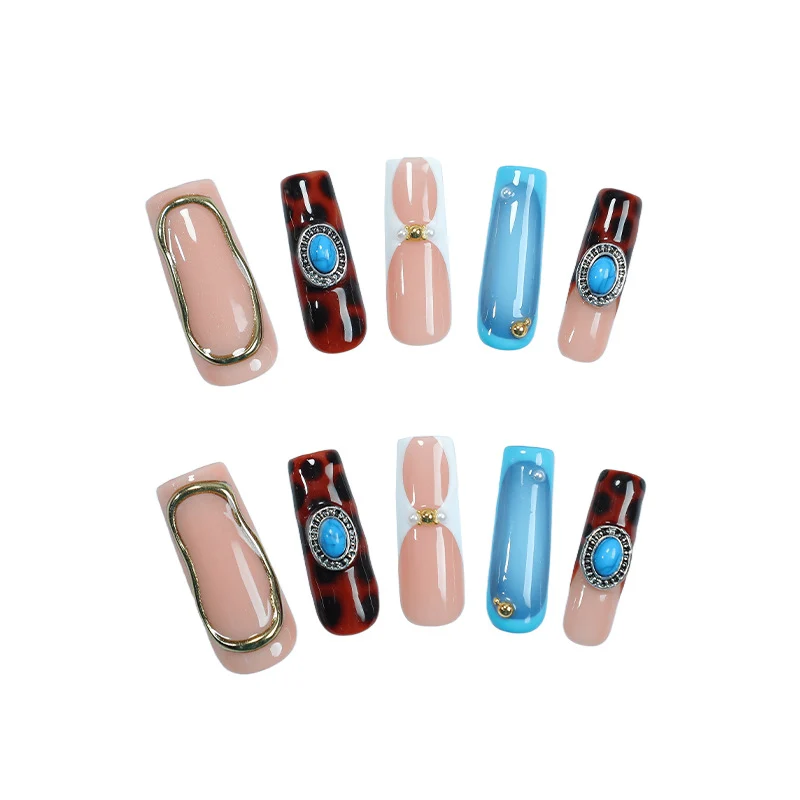 Kunstnagelset mit luxuriösen Design-Elementen und kreativen Akzenten Karnz