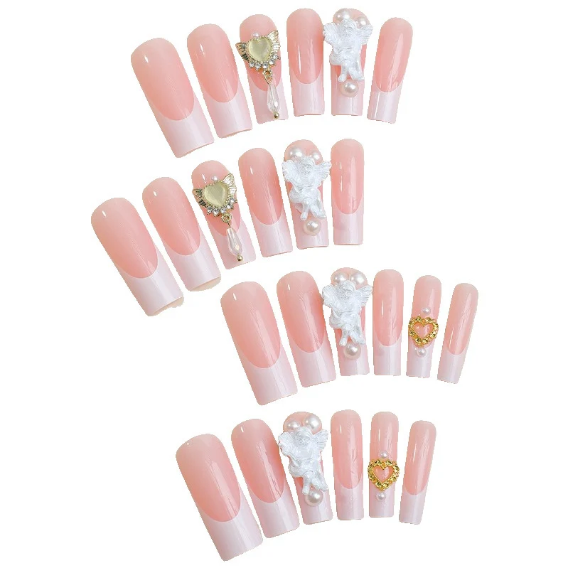 Kunstnagelset mit luxuriösen Blüten- und Perlverzierungen Karnz