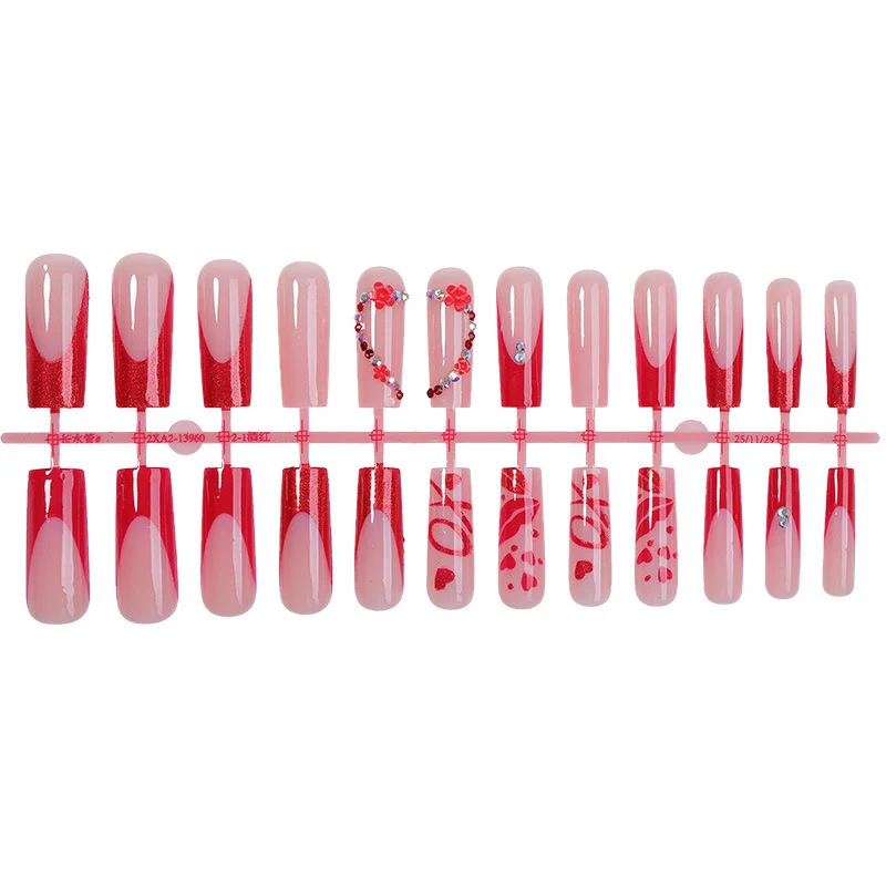 Kunstnagelset mit luxuriösen Akzenten und eleganten Designs Karnz