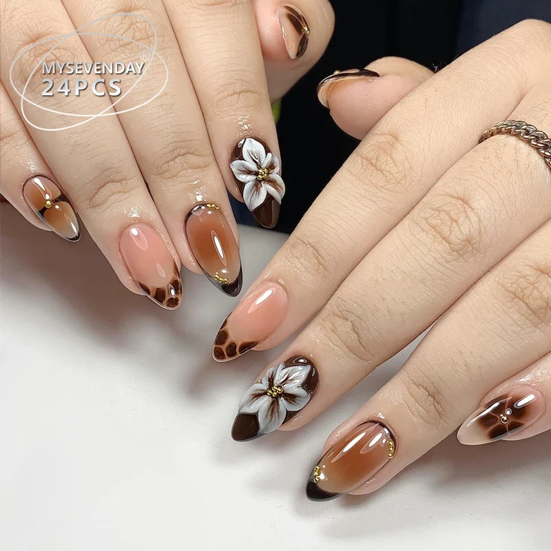 Künstlerisches Drucknagelset mit Blumen- und Farbblockdesign Karnz