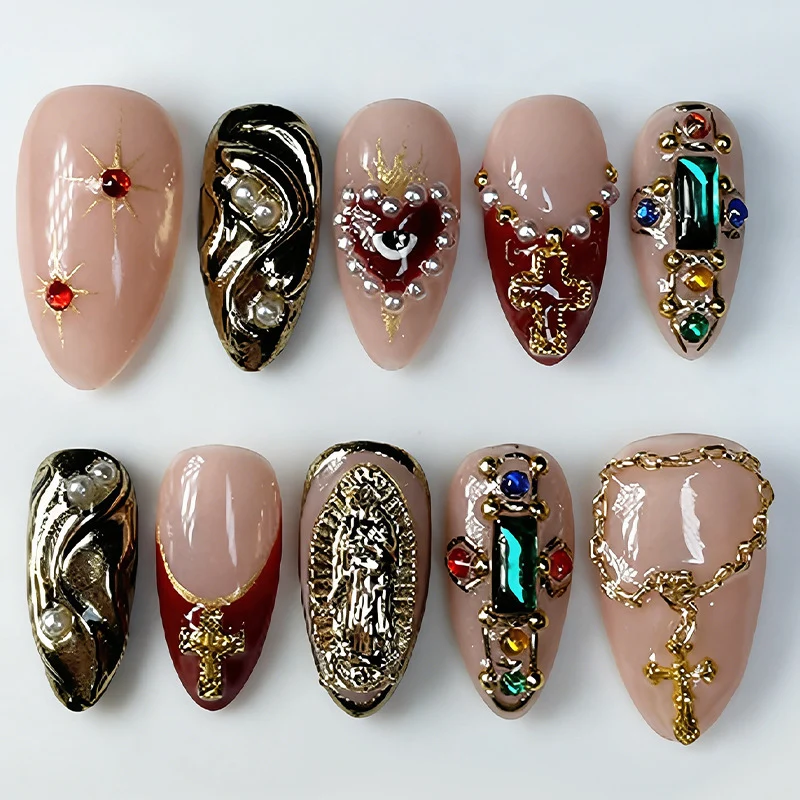 Kunstnagelset mit luxuriösen 3D Verzierungen Karnz