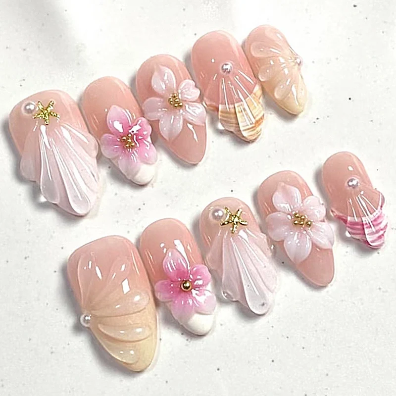 Kunstnagelset mit luxuriös gestalteten Blüten- und Glitzerverzierungen Karnz