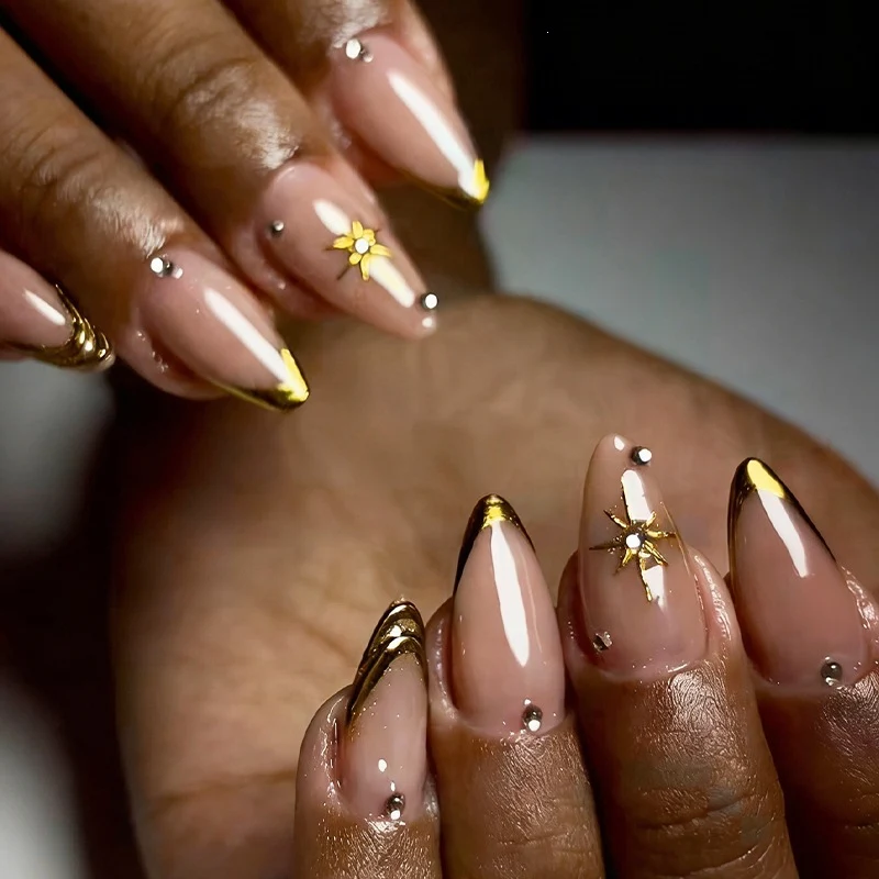 Kunstnagelset mit Leopardenmuster und Glitzerverzierungen Karnz