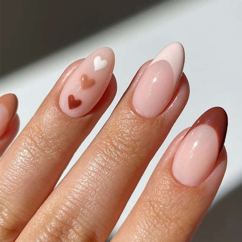 Künstlerisches Herz-verzierte Press-On Nail Set Karnz