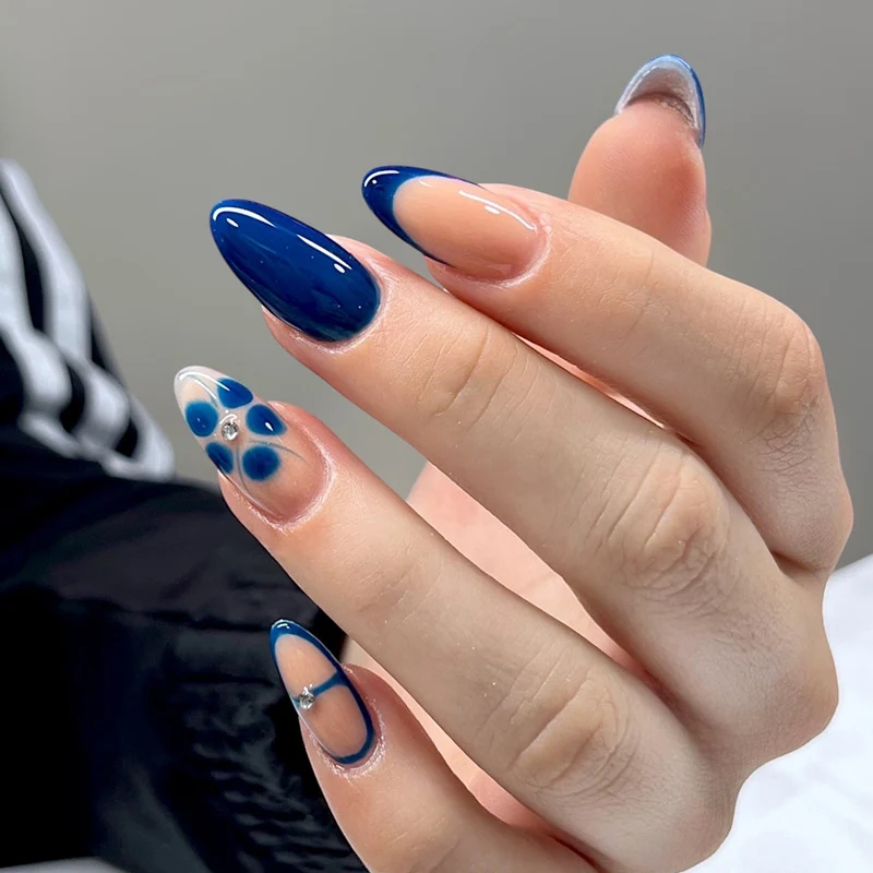 Künstlerische florale Gel-Nagelverlängerungen Karnz