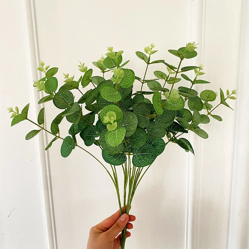 Künstlicher Blütenzweig mit lebensechten Blättern und zarten Blüten Karnz