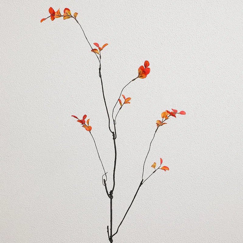 Künstlicher Blütenzweig mit lebendigen orangefarbenen Blüten Karnz