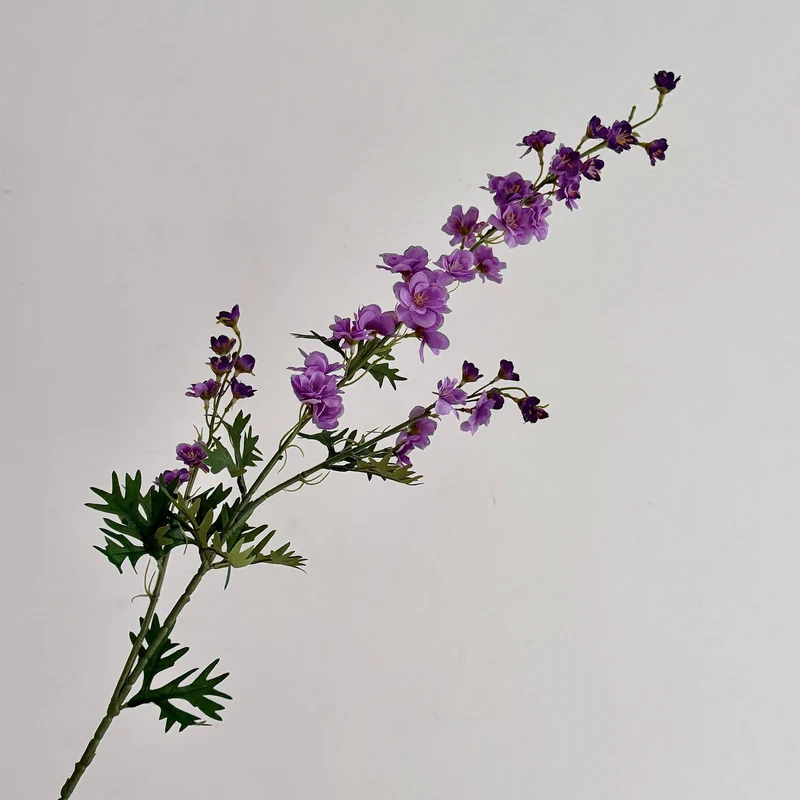 Künstlicher Blütenzweig mit detailreichen roten Blüten Karnz