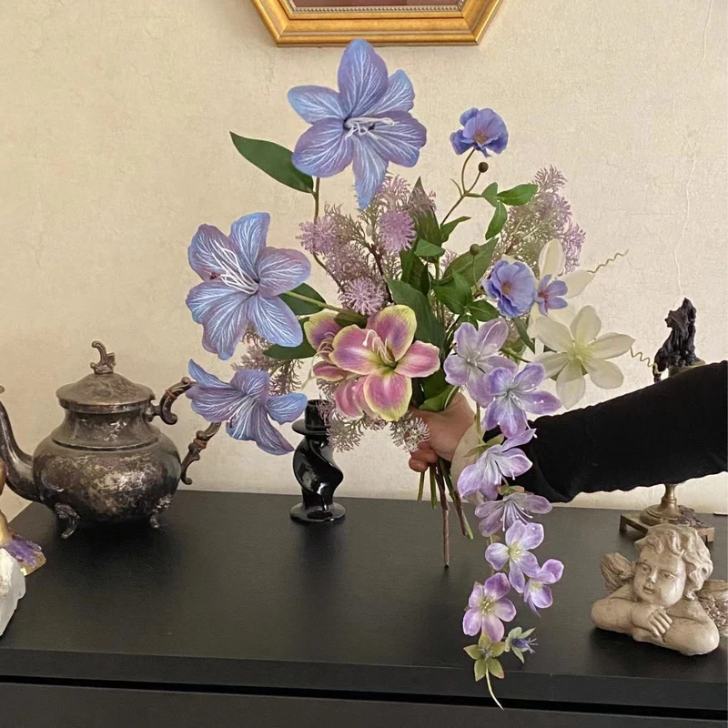 Künstlicher Blumenstrauß mit feinen, realistischen Blüten Karnz