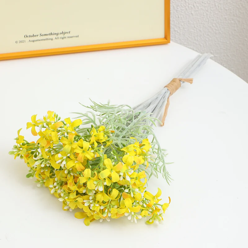 Dekoratives Kunstblumenarrangement Karnz