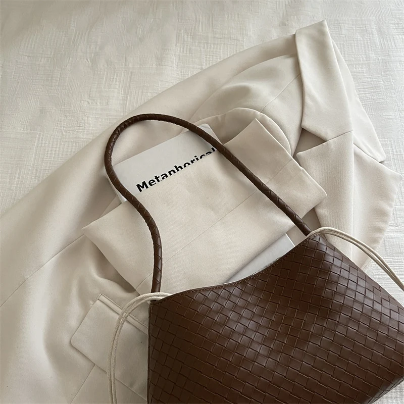 Gewebte Texturierte Handtasche