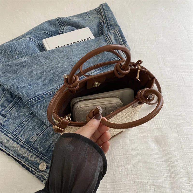 Woven Straw Tote-Handtasche mit Lederakzenten
