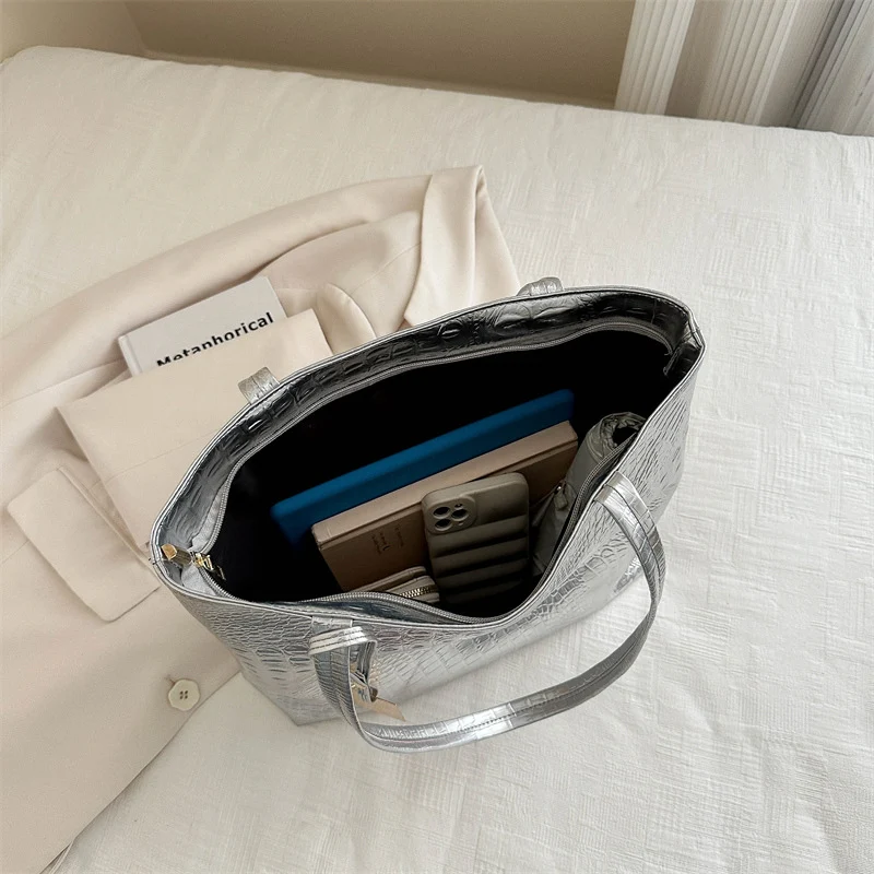Texturierte Kunstleder-Tasche