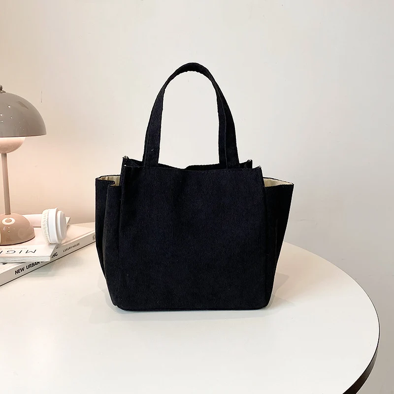 Texturierte Cordura-Tote-Tasche mit niedlichem Plüsch-Anhänger