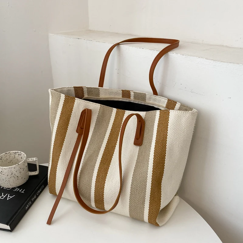 Gestreifte Woven Strand Tasche