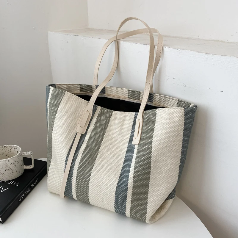 Gestreifte Woven Strand Tasche