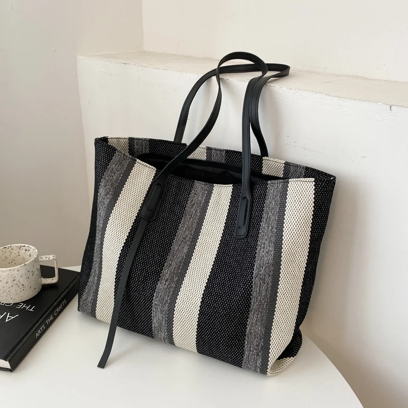 Gestreifte Woven Strand Tasche