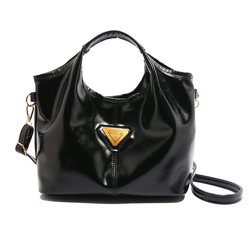 Glänzende Kunstleder-Handtasche