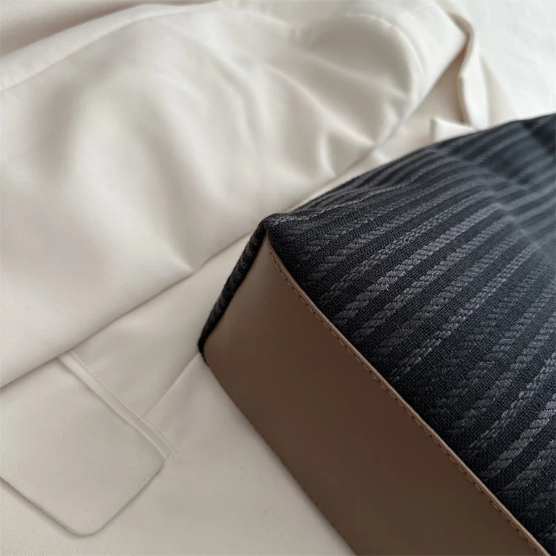 Modische Strukturierte Schultertasche