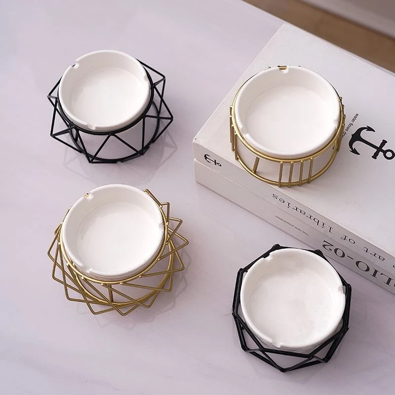 Geometrischer Draht-Aschenbecher-Halter