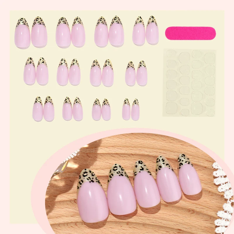 Kunstnagelset mit leopardem Muster Karnz