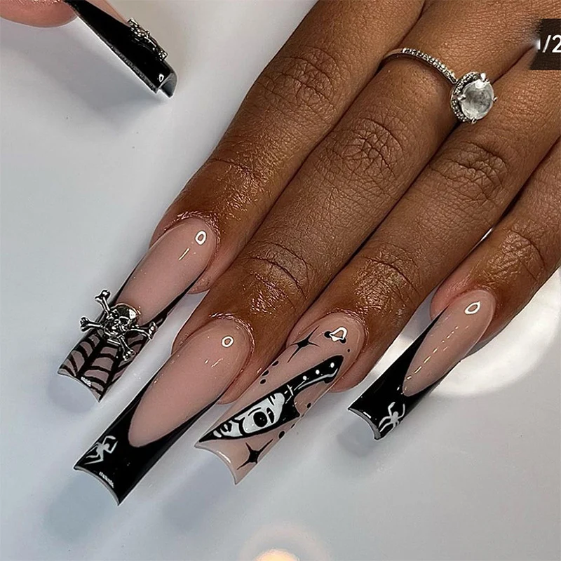 Kunstnagelset mit kreativen Spinnen- und Gruselelementen Karnz