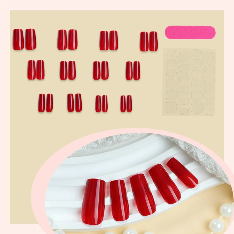 Kunstnagelset mit klassischen und eleganten Designs Karnz