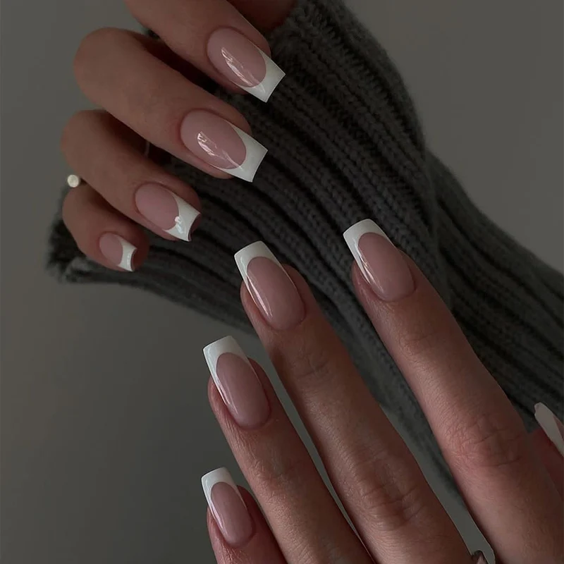 Kunstnagelset mit hochwertigen französischen Spitzen Karnz