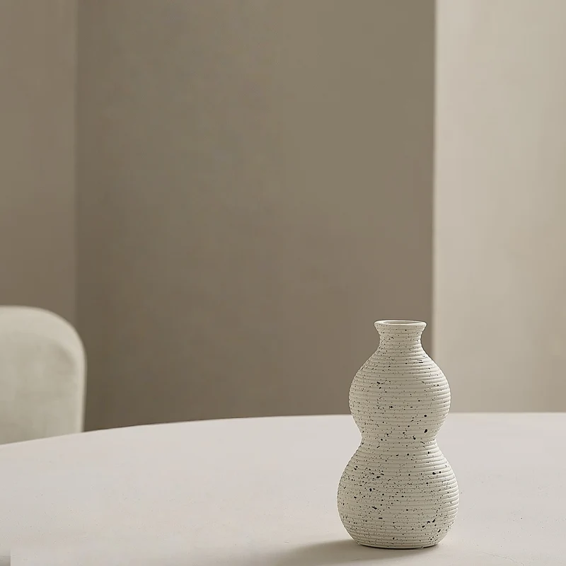 Elegante und Kunstvolle Keramikvase Karnz