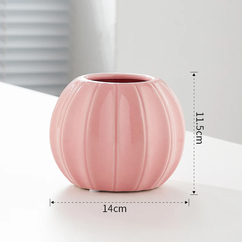 Dekorative Keramikvase mit modernem Rillenmotiv Karnz