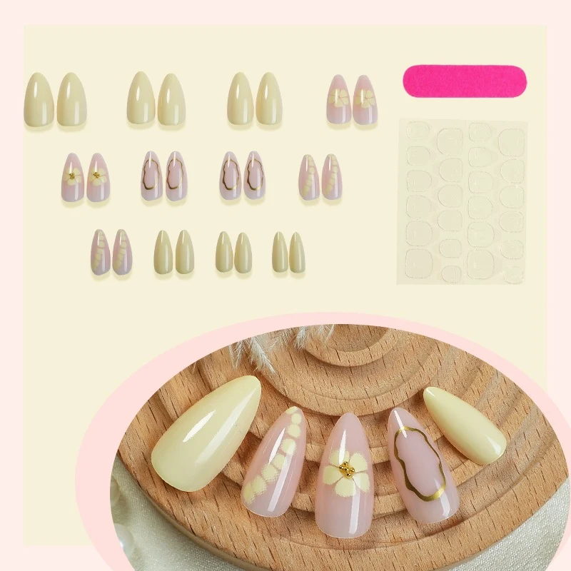 Kunstnagelset mit glitzernden Blumenmotiven Karnz