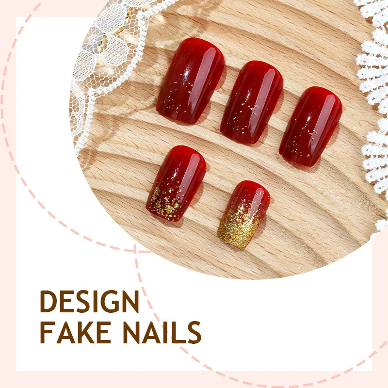Kunstnagelset mit glitzernden Akzenten und festlichem Design Karnz