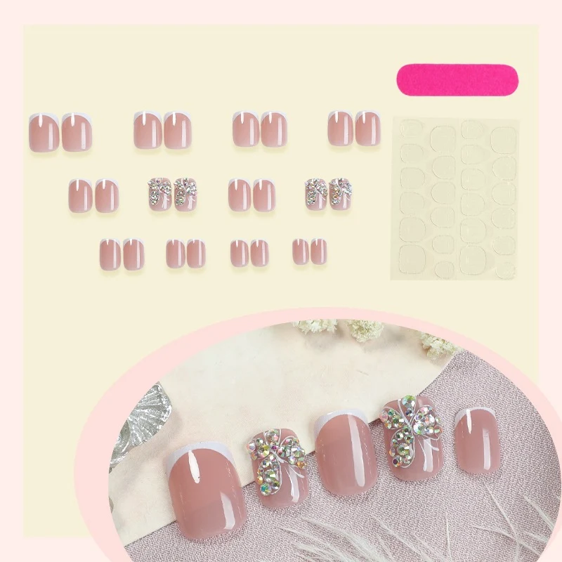 Kunstnagelset mit glitzernden Akzenten und eleganten Schleifen Karnz