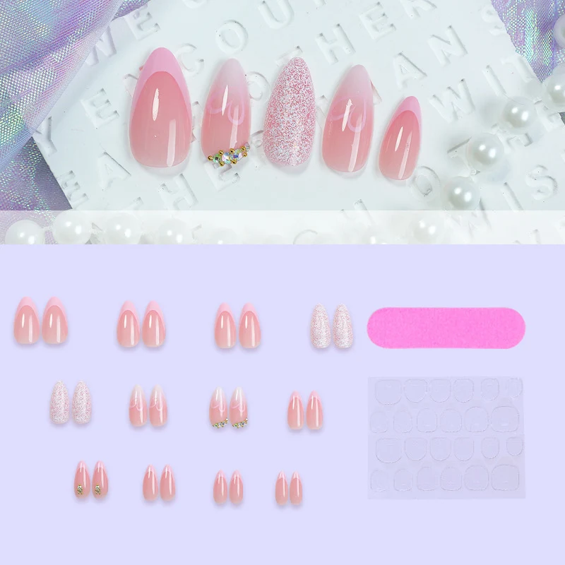 Kunstnagelset mit Glitzer- und Blumenverzierungen Karnz