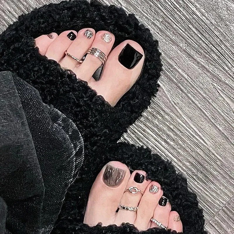 Kunstnagelset mit Glanz- und Texturvariationen Karnz