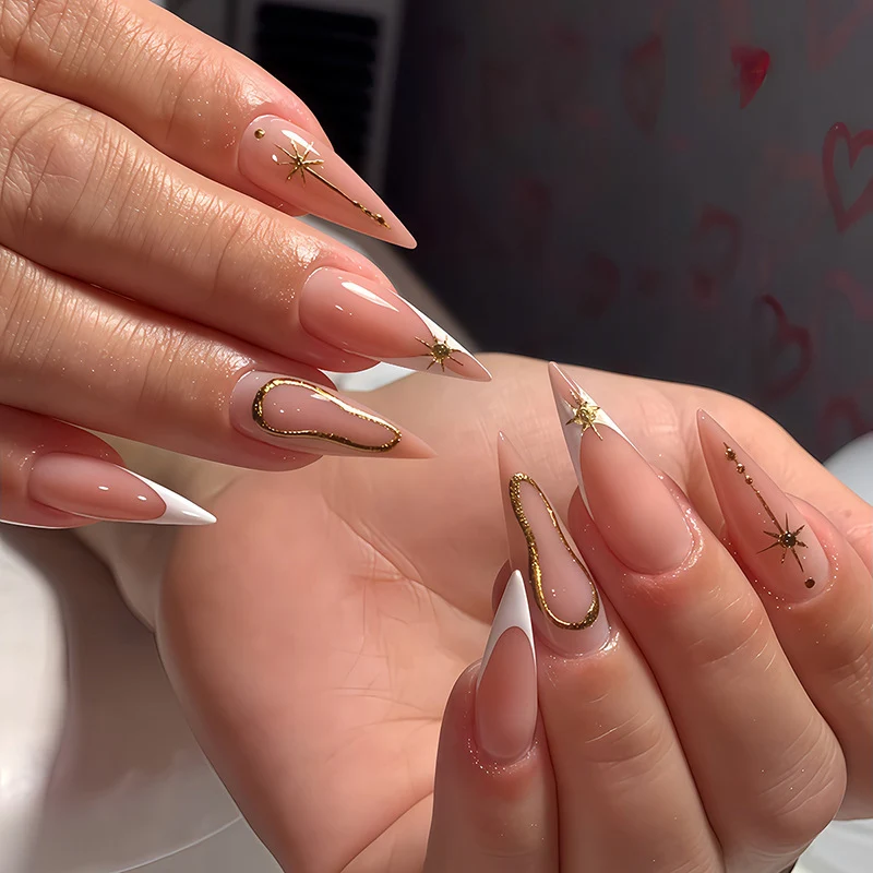 Kunstnagelset mit glamourösen Strass- und dekorativen Elementen Karnz