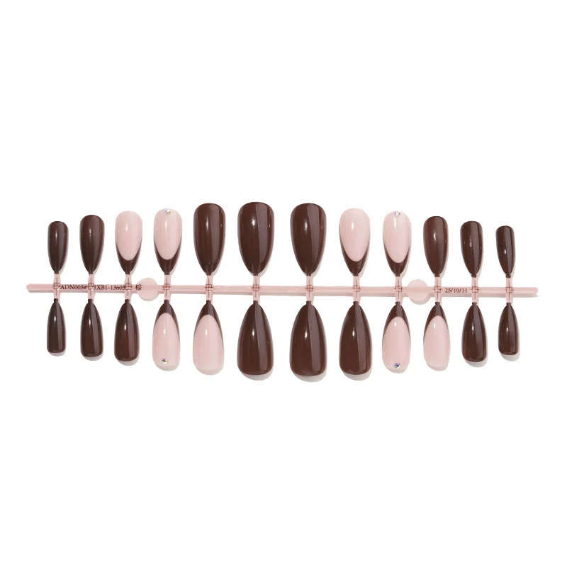 Kunstnagelset mit glamourösen Hochglanz-Designs Karnz