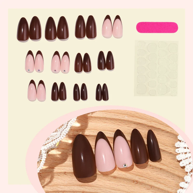 Kunstnagelset mit glamourösen Hochglanz-Designs Karnz