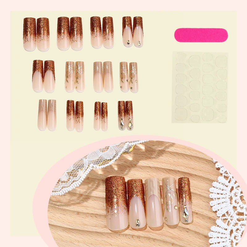 Kunstnagelset mit glamourösen Glitter- und Dekor-Elementen Karnz