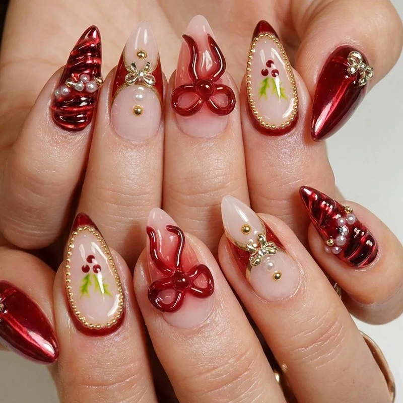 Kunstnagelset mit glamourösen Dekorationen und festlichen Akzenten Karnz